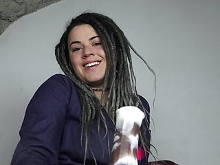 kendi yüzüme fışkırtıyor ben 