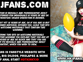 anal deliğinde büyük rugby topu ile seksi oyuncu hotkinkyjo