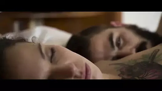 üçlü seksi mürekkeplenmiş kızıl saçlı