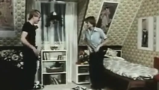 annem eğlenceye katılır.