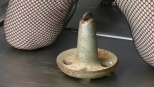 olgun sarışın kaşar bağırır süre varlık bağlı yukarı ve spanked sert