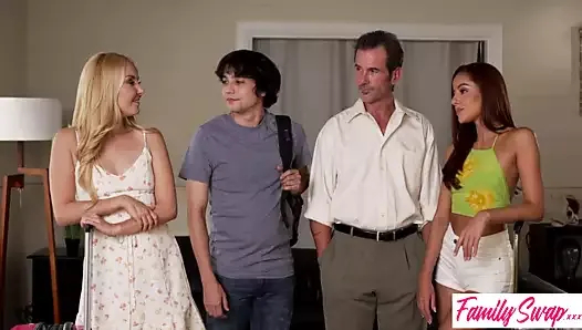 takas üvey annem çıplak olduğumu söylüyor, sen de soyunmalısın!