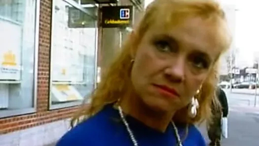 angelabert abgeschleppt - der fotzenfluesterer'in