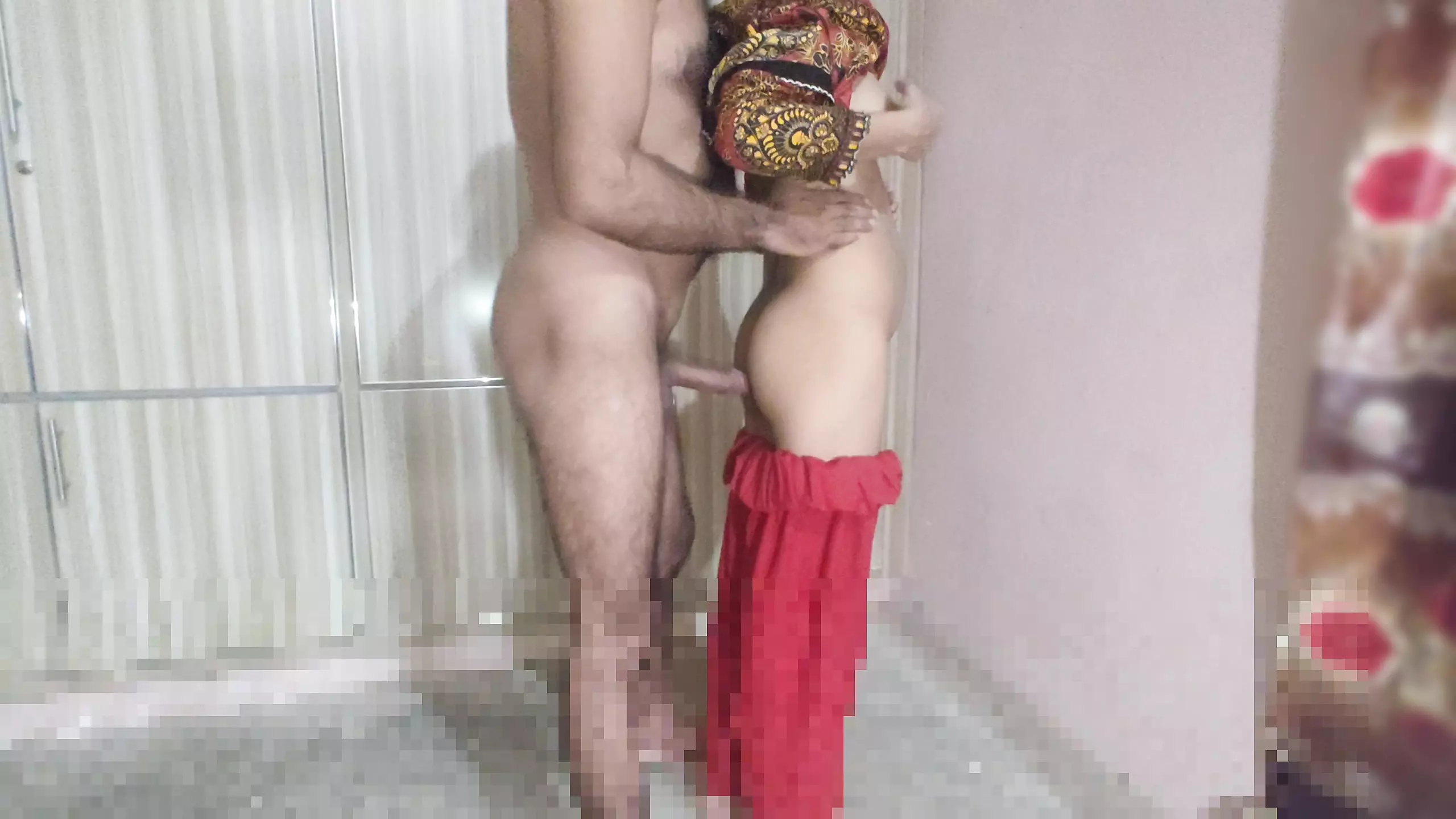 Pakistanlı köy kızı bakirelikten sıkılmış