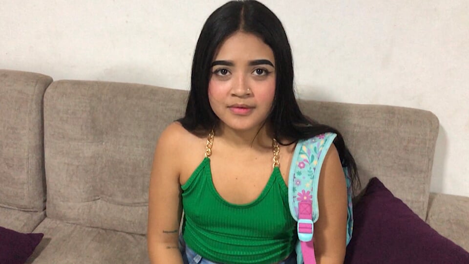 Çapkın patron hizmetçisine soyunması için para teklif ediyor