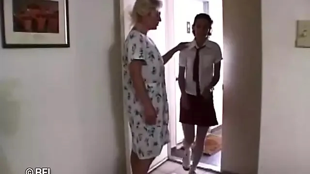 üvey annem ıslak amımı seviyor