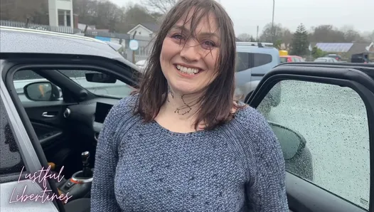 Creampie hile kıllı milf eş olarak o  ona husbands phone çağrı