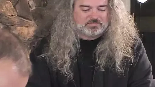 Kızıl saçlı karısı kocasının arkadaşları tarafından sikildi