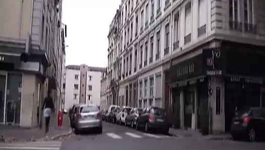 ateşli Fransız bebek seçilmiş yukarı ve sikildi tarafından sevderal dudes