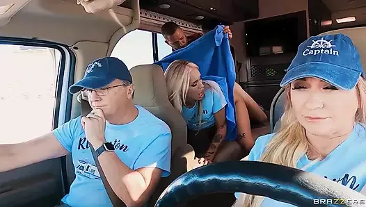 Hitching bir binmek üzerinde Onun çük Rara Knupps Brazzers