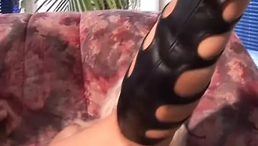 Büyük memeli Alman sarışın fahişe için büyük yüz