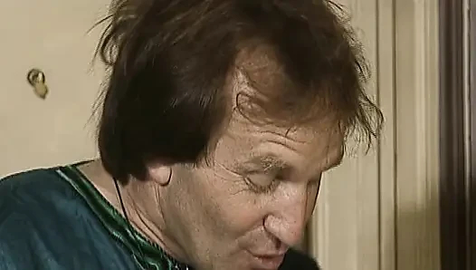 Kinky Alman sarışın anal dörtlü eylem sahiptir