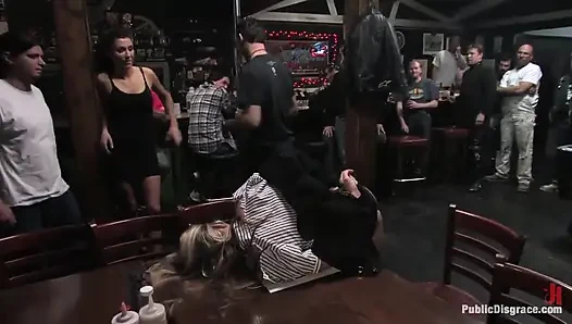 Takım elbise ve Motorcu Barı