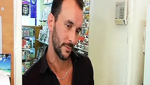 Kütüphanede ANAL Fransız kaşar aydıyor penis