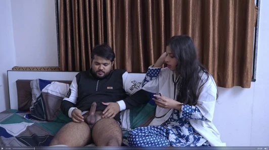 Çocuğun doktorun yatak odasında bir sorun vardı, doktor kontrol etmeye geldi ve o çocukla seks yapmaya başladı.