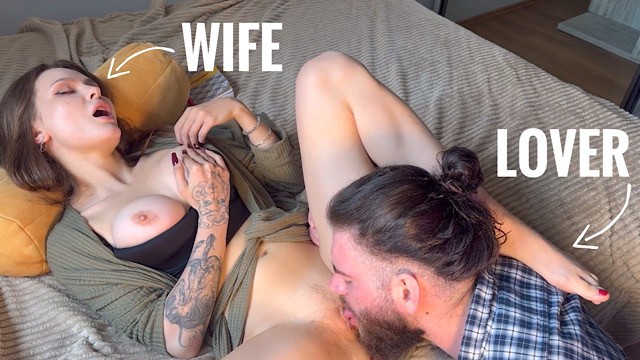 Karısı kocasını aldatıyor ve birden fazla fışkıran orgazm yaşıyor