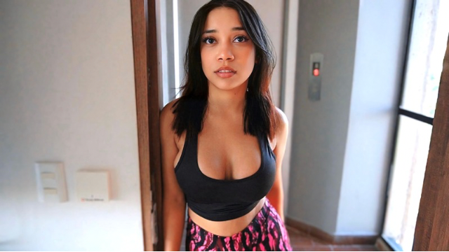 Arkadaşımı beklerken seksi babasının yarrağına kapıldım