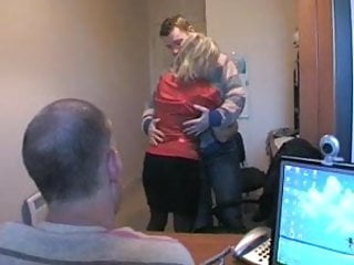 Güvenlik Odasında Olgun Sarışınla Üçlü Seks Yapıyorlar