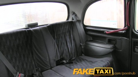 FakeTaxi Çarpıcı hırsız bedelini ödüyor