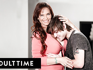 Üvey Annemin Amcığı Gerçekten Bir Başka