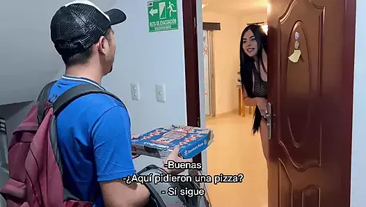 teslimatçı bana pizzadan fazlasını getirdi