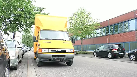 kamyonda Asyalı ile harika sikişiyor