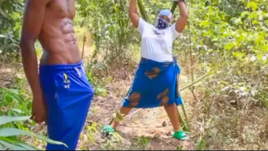 ormanda kafeste seks.