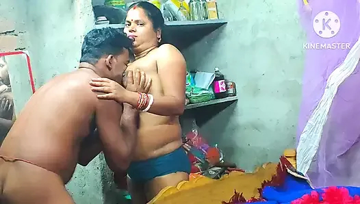 üvey yeğenim penisini amımın içine soktu.