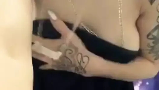 havluda dövmeli yavru