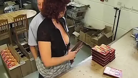 Büyük göt redhead kaşar annally sikildi önce pis BDSM eylem