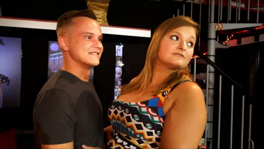 Porno sinemada genç yarrak Silas tarafından sikildi!!!