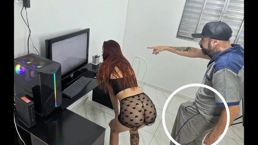 Külotsuz yaramaz kız evde bakım işçisi !